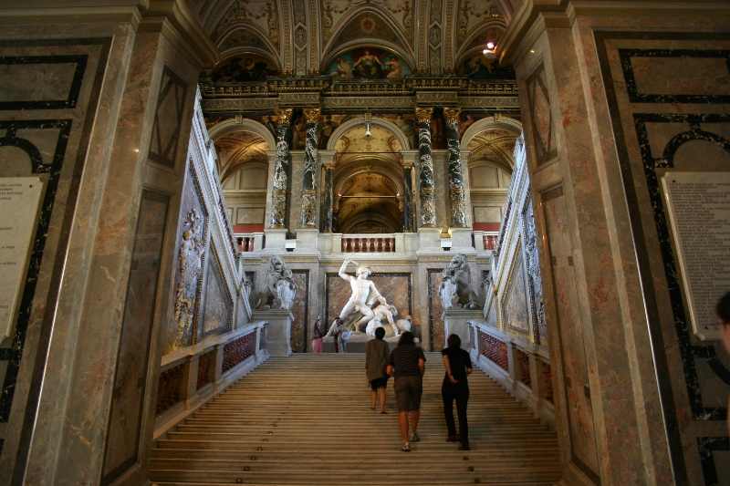 Kunsthistorisches Museum (Art History Museum), Vienna. This is one of my favorite six places to visit in Vienna. Read the article to discover the other five amazing things to do in Vienna Austria. #Vienna, #Austria #viennaattractions