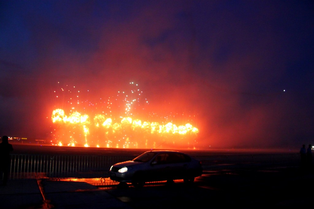 Aerobatic Yakkers & Jurgis Kairys – Air Bandits Flight formation - fireworks 2