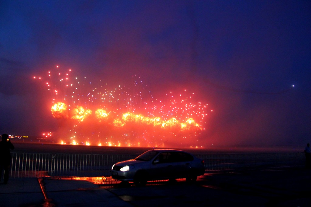 Aerobatic Yakkers & Jurgis Kairys – Air Bandits Flight formation - fireworks 2