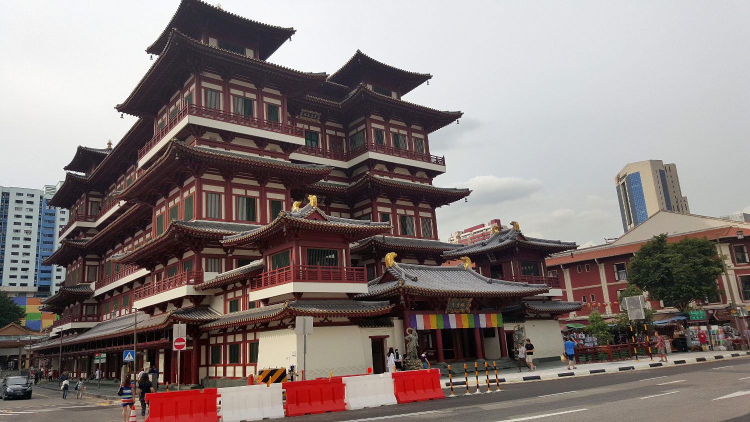 Chinatown in Singapore - one of the best places to see in Singapore. Read this insider's guide to Singapore and discover more things to do in Singapore, where to eat in Singapore, and tips for Singapore. #Singapore #singaporeguide #singaporetraveling #singaporetravel #asiatravel #singaporetravelguide #travelguide #singaporetips