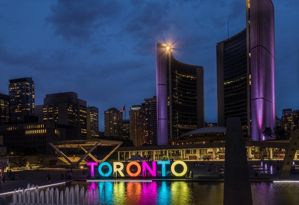 Toronto - Nathan Philips Center - A #travel #guide to #Toronto
