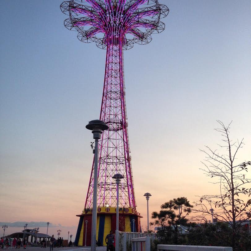 Coney Island Park - a must-see in Brooklyn. Read this insider's guide to Brooklyn and learn the top attractions in Brooklyn, food in Brooklyn, and tips for Brooklyn from a local. #Brooklyn #brooklyn guide #brooklyntips #brooklynny #brooklyntravel #usa