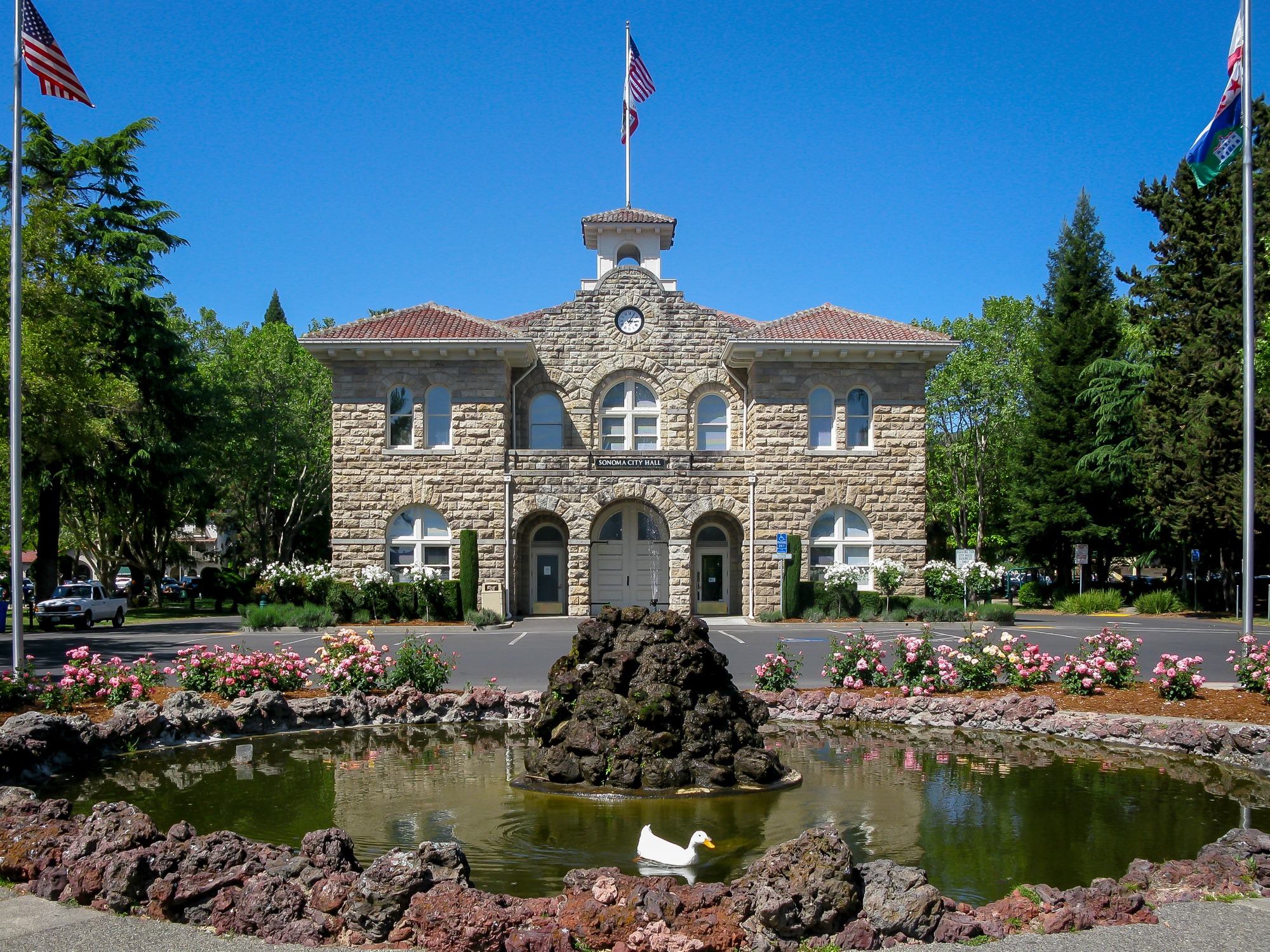 The City Hall of Sonoma at the center of Sonoma Plaza, California, USA. what to do in Sonoma, California, alternative to Napa Valley