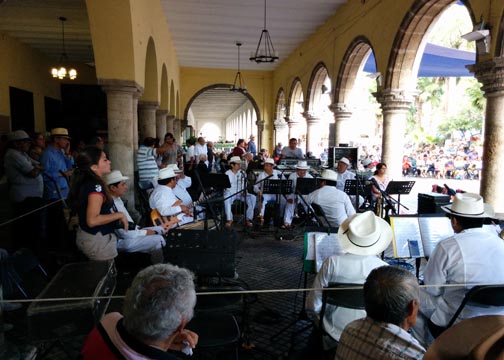 Musicians in centro - A complete guide to Merida, Mexico