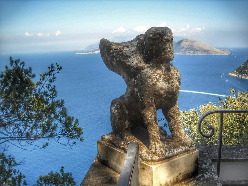 Another statue in Capri, Italy - 10 photos that will make you want to travel to Capri, Italy