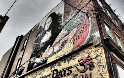Best walking graffiti tours of Toronto