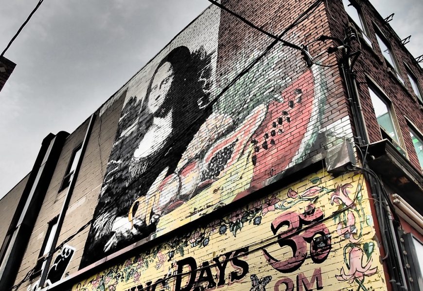 Best walking graffiti tours of Toronto