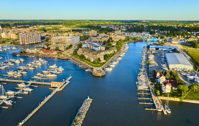 This Charming Lakeside Town in Wisconsin Is a Hidden Gem Most Travelers Skip