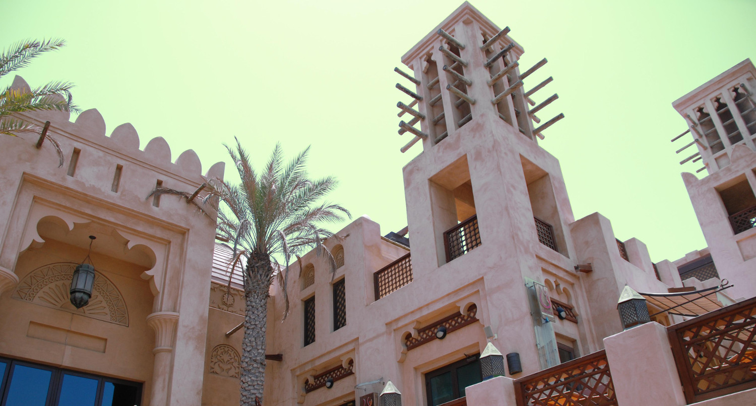 Al Bastakiya is one of the cultural attractions in Dubai you simply have to check out. Discover all the things to do in Dubai, along with great restaurants in Dubai, hotels in Dubai and useful tips for visiting Dubai from a local from this article. #dubai #dubaiguide #dubaitravelguide #dubaiattractions #dubaithingstodo #travel #uae #dubaitips