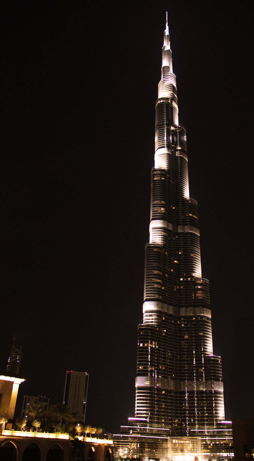 Burj Khalifa is one of the top Dubai tourist attractions. Use this comprehensive guide for Dubai to discover all you need to know before visiting Dubai, the things to do in Dubai, hotels in Dubai, food in Dubai, and more. #dubai #dubaiguide #dubaitravelguide #dubaiattractions #dubaithingstodo #travel #uae #dubaitips