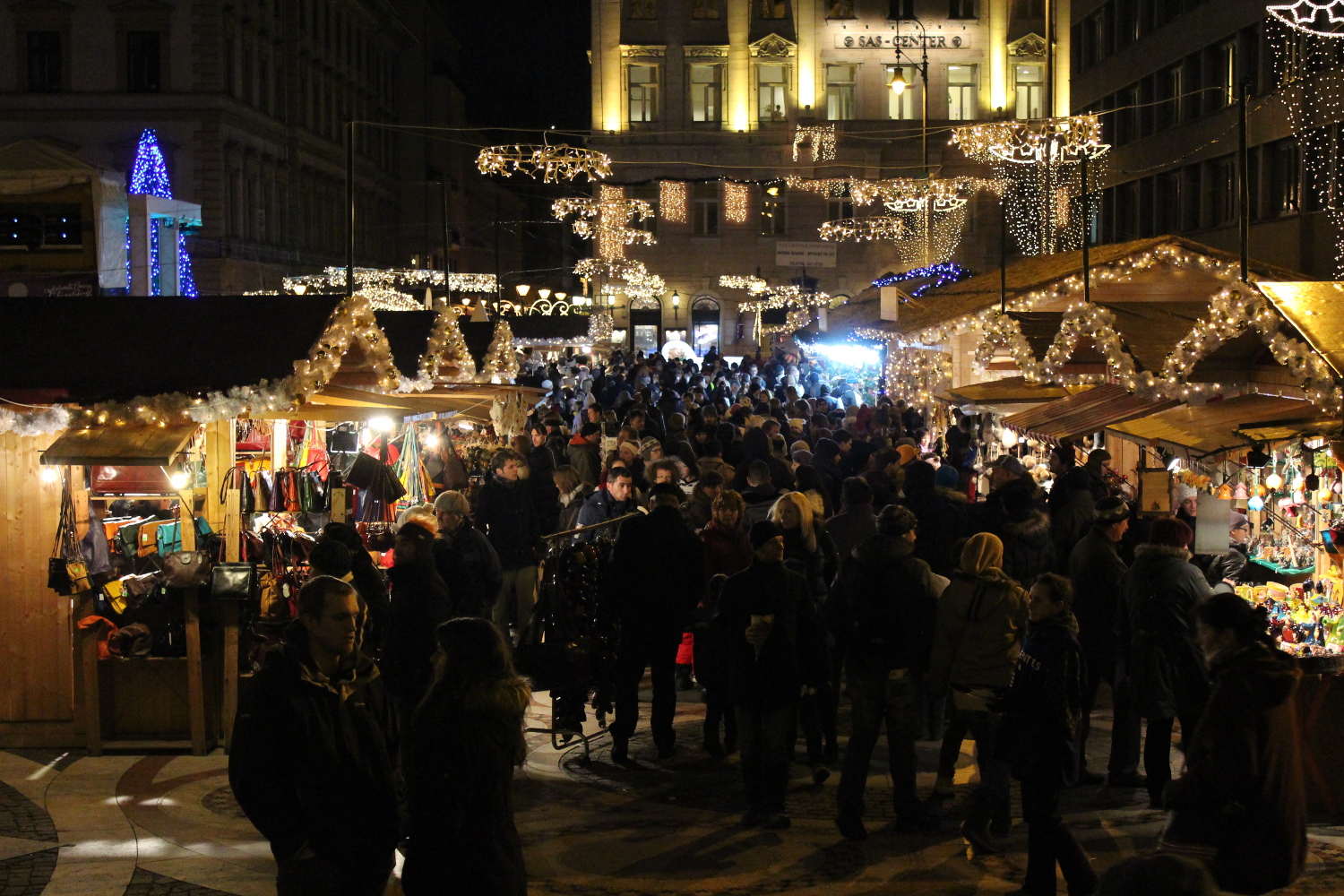 The Budapest Christmas Market, Hungary is one of the best Christmas Markets in Europe. Read the article and see the top Christmas markets in Europe. #christmas #christmasholidays #christmastrips #europemarkets #europechristmasmarkets #christmasmarkets