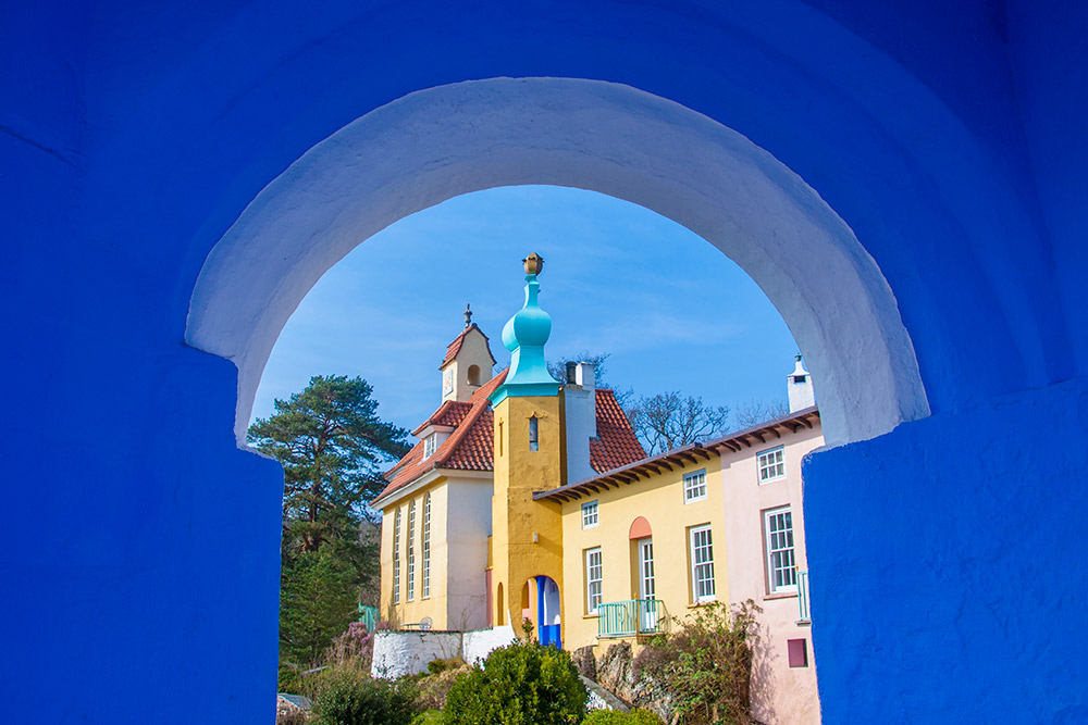 Portmeirion, a magical place in Snowdonia. Read this article to learn more about the things to do in Snowdonia, off the beaten path attractions in Snowdonia, food in Snowdonia, accommodation in Snowdonia, and tips from an insider. #snowdonia #snowdoniapark #snowdoniatravel #snowdoniaattractions #snowdoniawales #UK