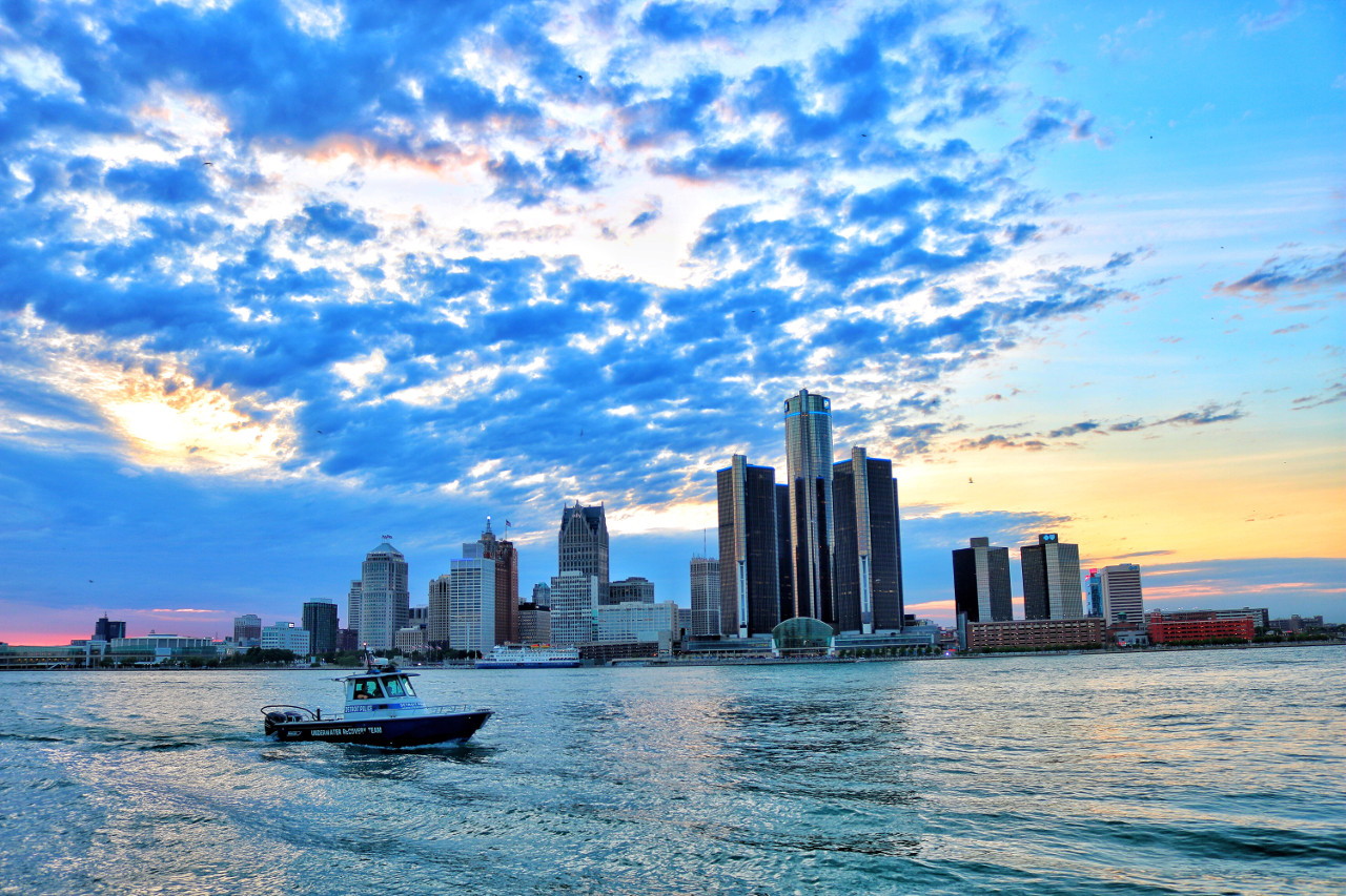 Detroit skyline - read this article and discover the top things to do in Detroit, USA and more! #detroit #detroitguide #detroittravelling #detroitattractions #usa