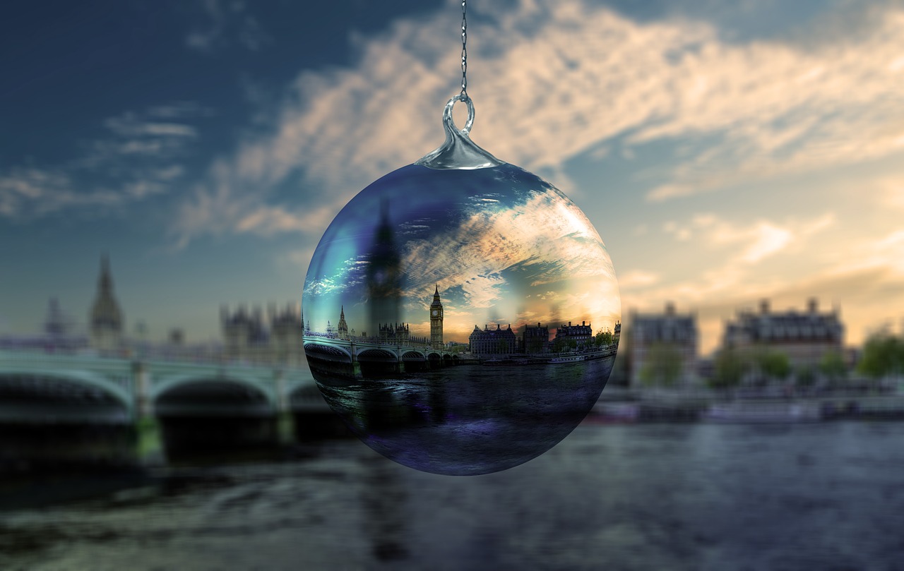 Enjoying Christmas in London is a special experience. Read this article to see the top 10 Christmas destinations worldwide. #christmas #christmasdestinations #christmasvacation