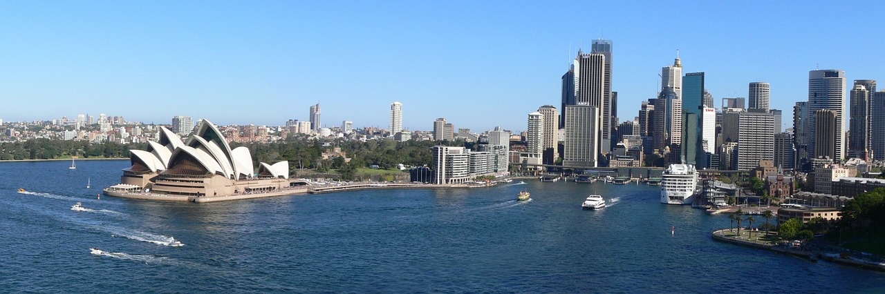 View of Sydney - Discover from this Sydney travel guide all the things to see in Sydney for a memorable visit. #sydney #sydneytrip #sydneyattractions #sydneyaustralia #australiatravel #sydneytravel