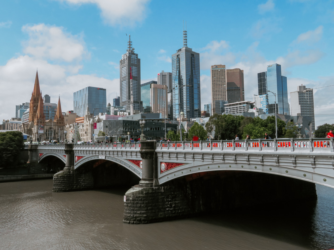Your complete guide to Melbourne with the best places to visit in Melbourne, tips, accommodation, food, and Melbourne sightseeing #melbourne #australia #australiatravel #melbournetips