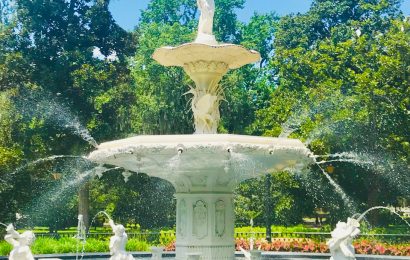 Savannah visitor’s guide with the best things to do in Savannah GA, tips, accommodation, restaurants, and more
