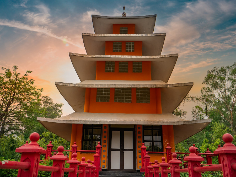 https://www.earthsattractions.com/wp-content/uploads/2019/09/japanese_garden_pagoda.jpg