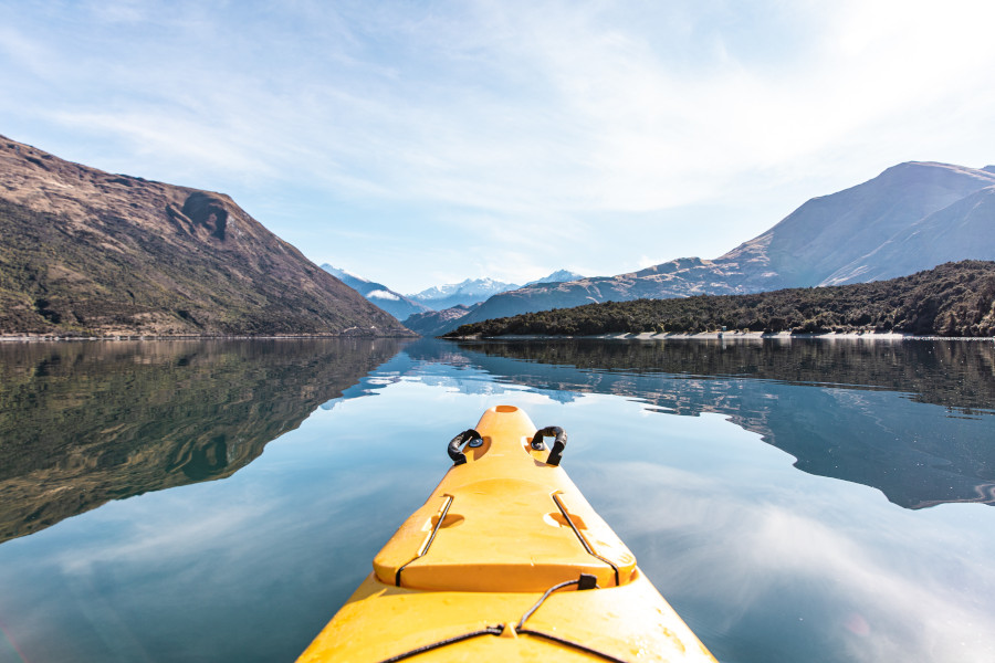 Kayaking on Lake Wanaka, NZ. Discover 10 fantastic things to do in Wanaka, NZ
