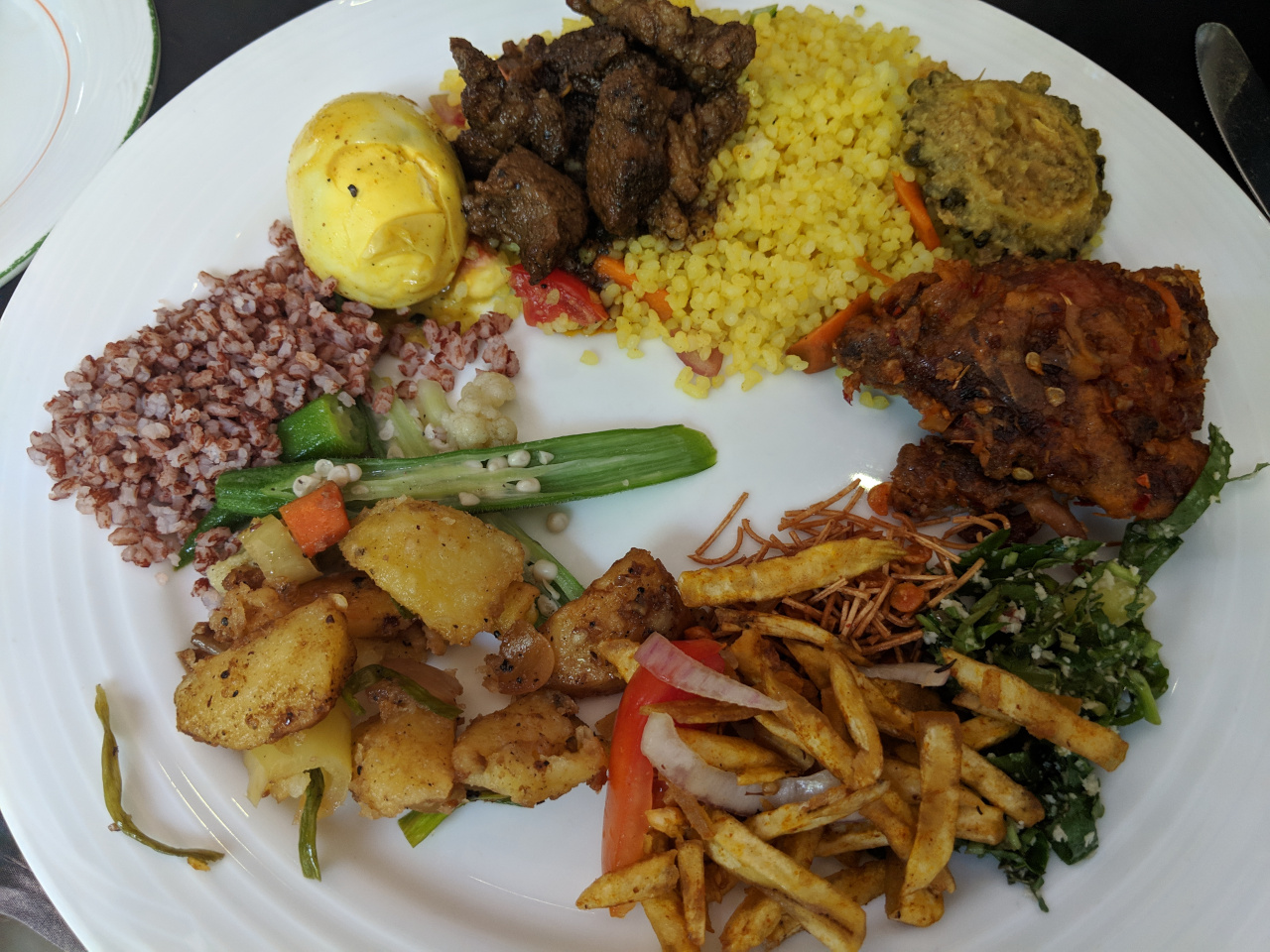 Sri Lankan Buffet - discover the best foods to try in Sri Lanka from this article. This is your Sri Lanka food tour 