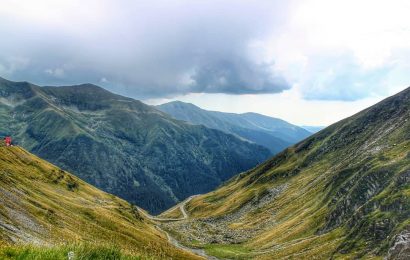 A Man Was Confronted Over What He Did Beside One of the World’s Most Beautiful Roads. His Response Made People Even Angrier – But Others Did It at Places You’d Think Were Untouchable A Man Was Confronted Over What He Did Beside One of the World’s Most Beautiful Roads. His Response Made People Even Angrier – But Others Did It at Places You’d Think Were Untouchable