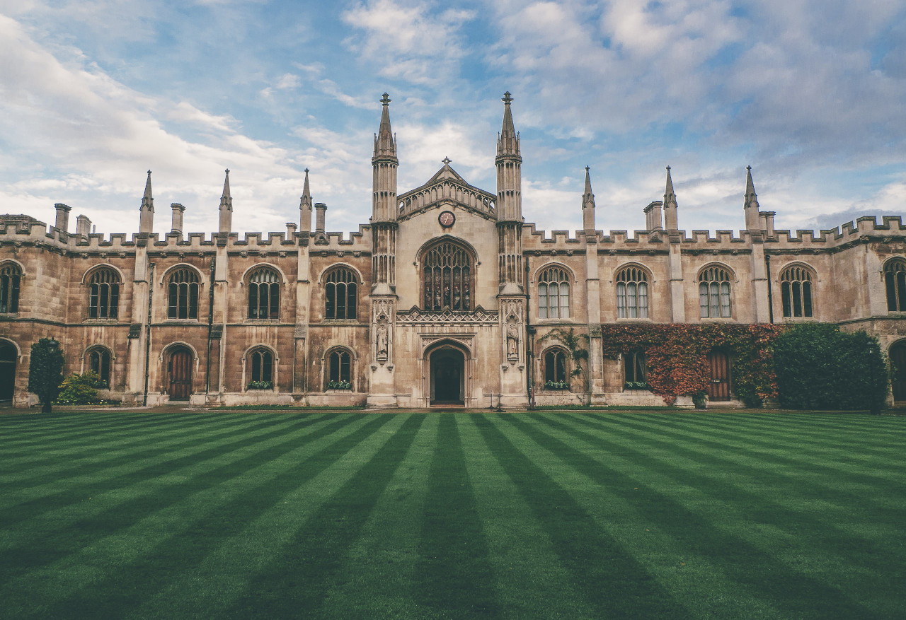 Колледж Магдалины - одна из самых популярных достопримечательностей Оксфорда