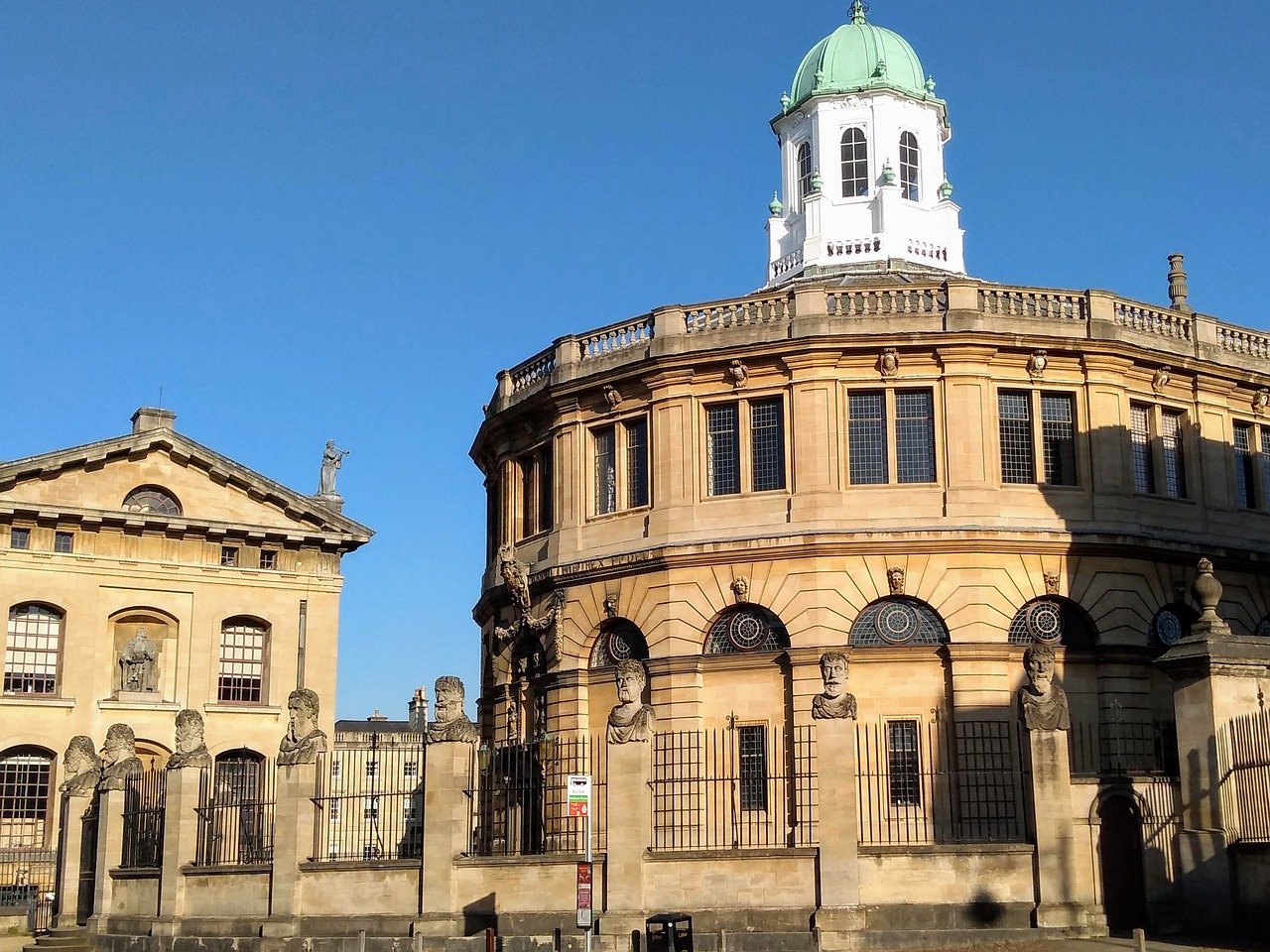 You must see the Sheldonian Theatre when you explore Oxford. Discover more Oxford attractions in the article