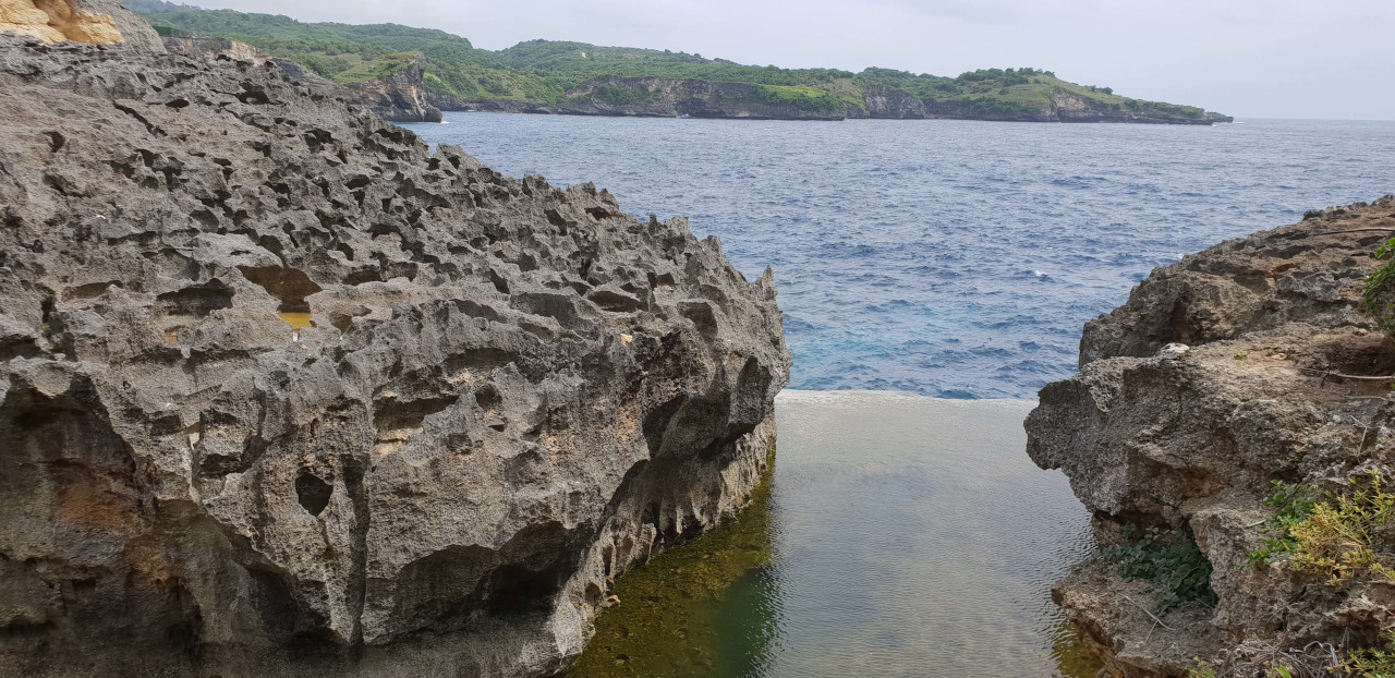 A lagoon between the natural rock formation at Angel's Billabong, Nusa Penida. The perfect Nusa Penida itinerary 1 day