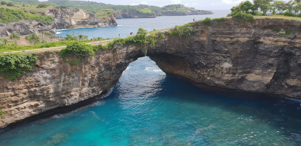A rocky arched tunnel at the popular Broken Beach in Nusa Penida. The perfect 1-day Nusa Penida itinerary
