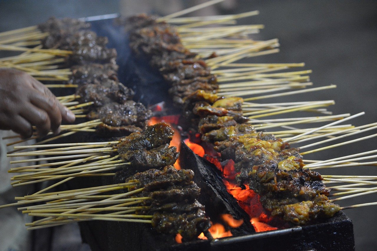 Satay is recognized as one of the best foods in the world. Discover amazing Singaporean dishes from this article