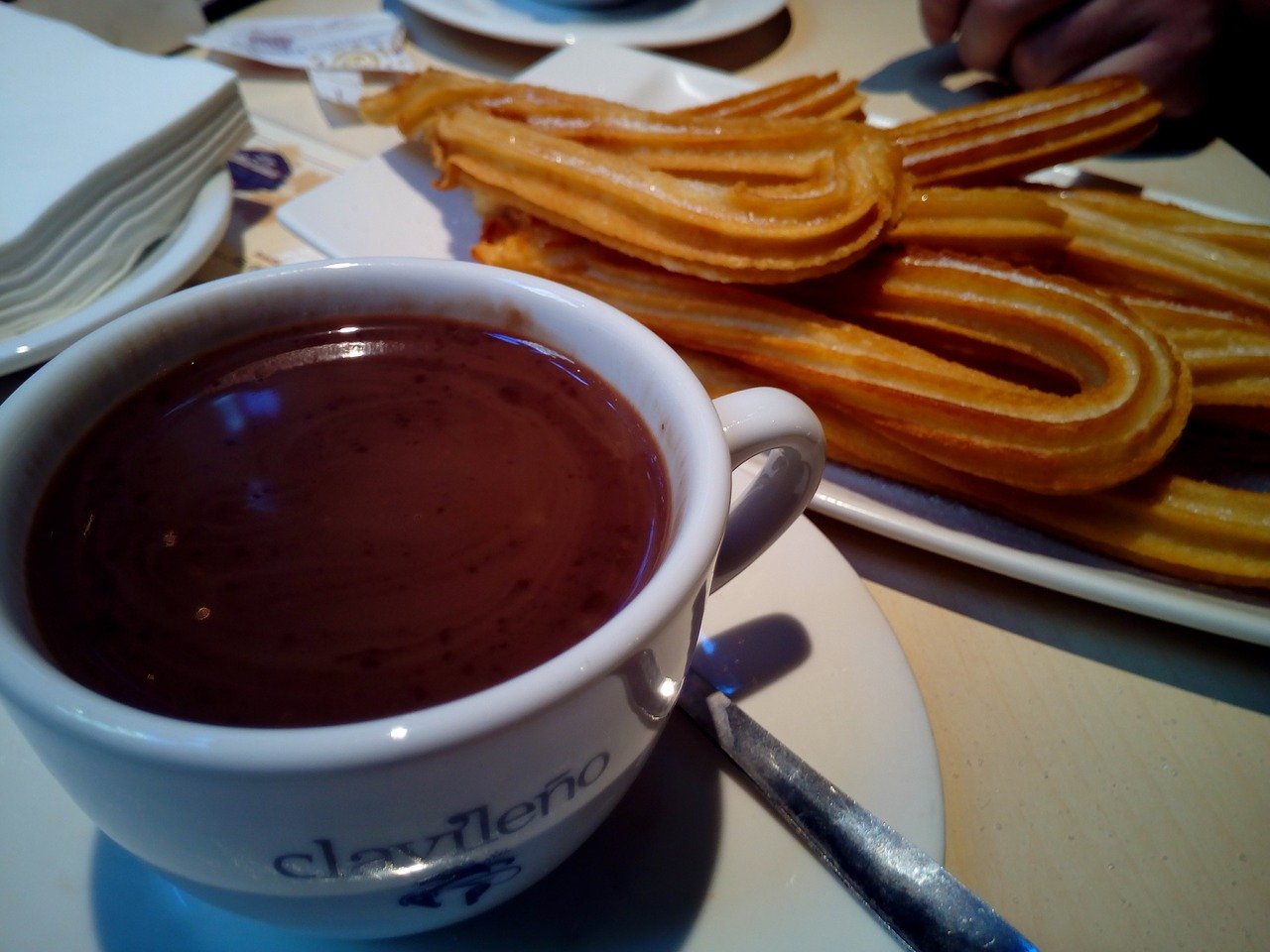 Churros con chocolate are one of the best breakfast dishes in Spain. Discover the best Spanish foods from this article: 16 traditional Spanish dishes to try!