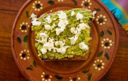 Avocado on Toast is one of the best Australian foods to try. Discover 11 more in this article