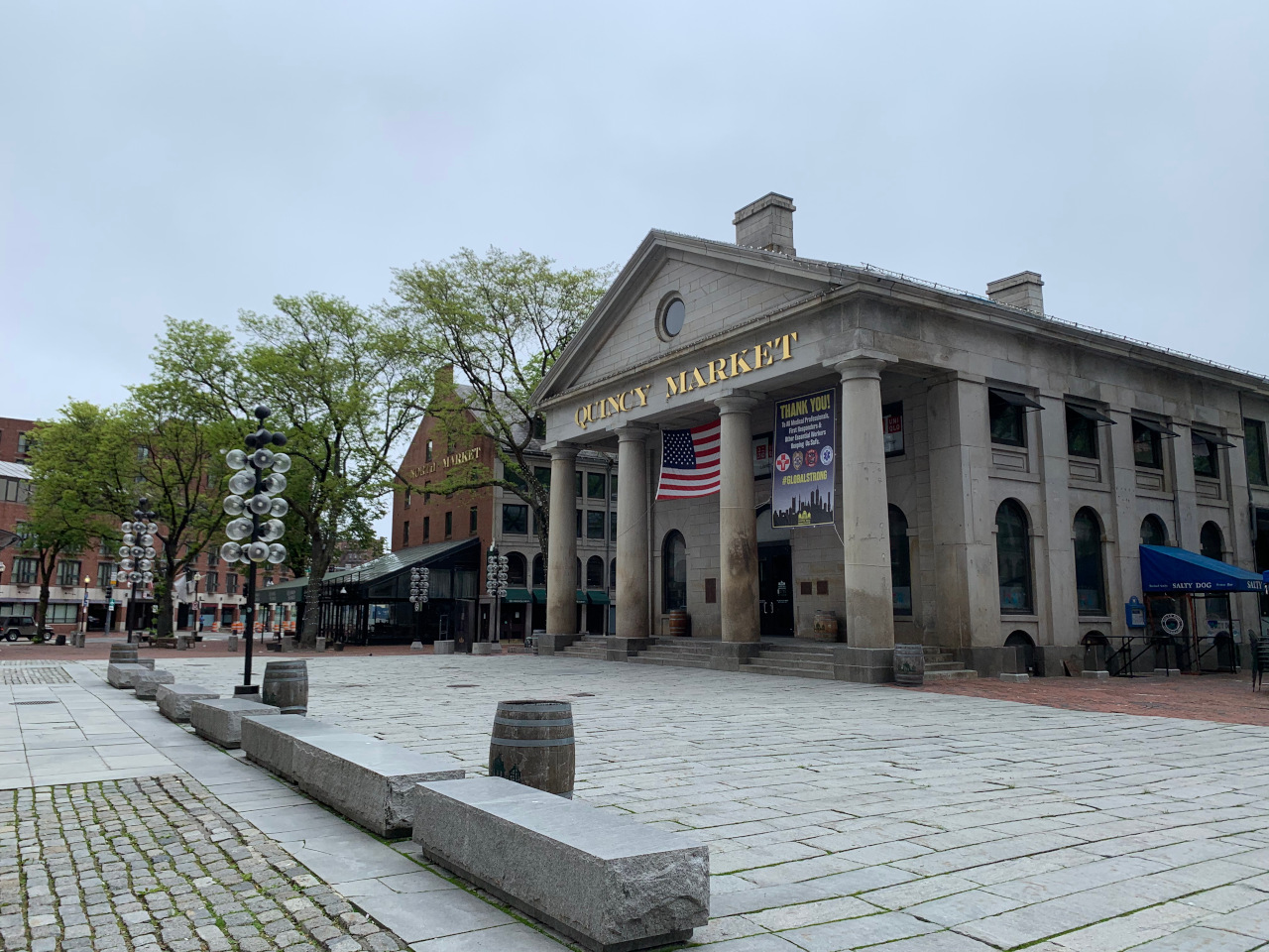 Quincy Market at Faneuil Hall is a good place to stop if you're looking for one of the best places to eat in Boston. Discover 25 restaurants in Boston and things to do in Boston from this article