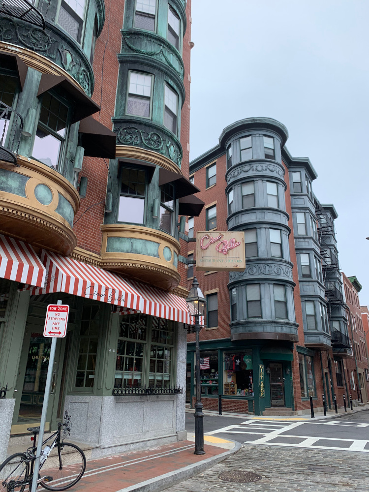 North End is the oldest neighborhood in Boston USA. Here are 30 things to do in Boston and the best restaurants in Boston, as well as off the beaten path attractions. Read the article