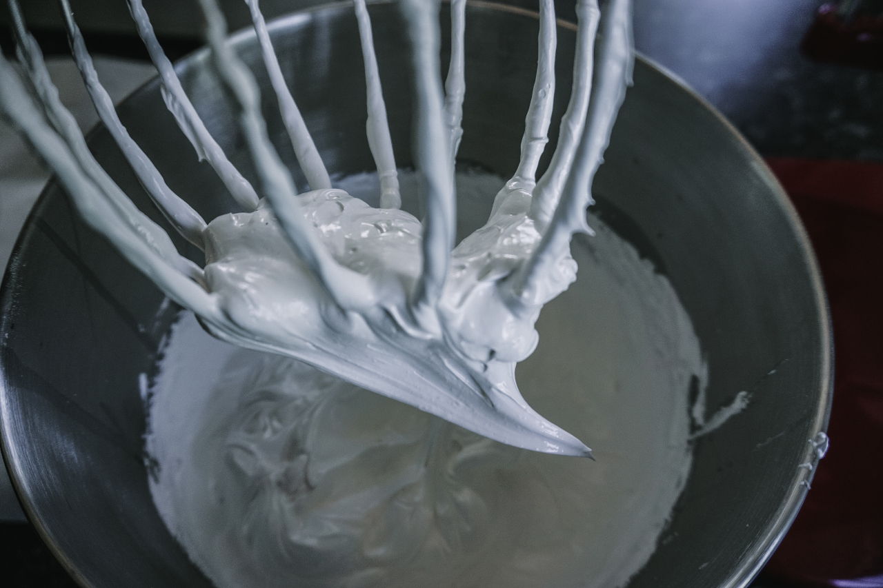 How to make Pavlova cake: easy Pavlova recipe New Zealand dessert