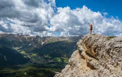 8 Challenges of Climbing a High Mountain