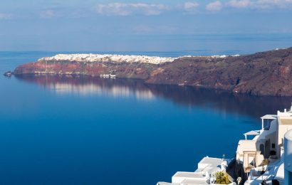 4 Places that will make your Santorini holidays absolutely dreamy!