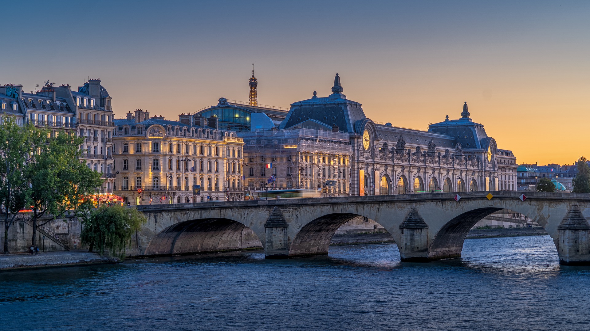 Paris - Discover the benefits of working with a travel agency when planning your trip. These are the top reasons to use a travel agent for your next vacation.