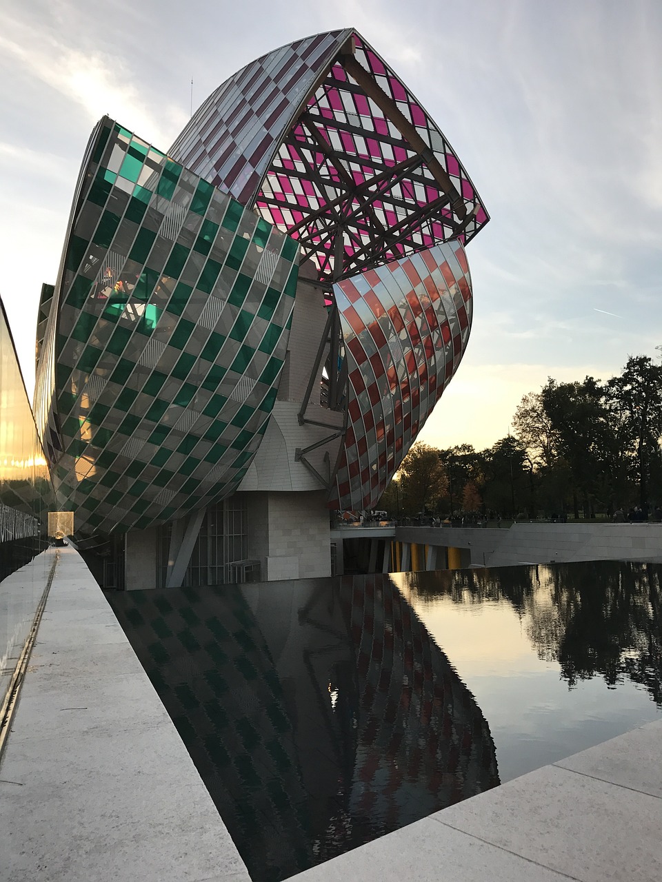 Best Museums in Paris - Louis Vuitton Foundation