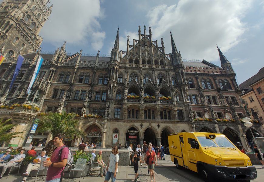 Discover the New Town Hall in Munich: Attractions, History, and Visiting Tips for Neues Rathaus