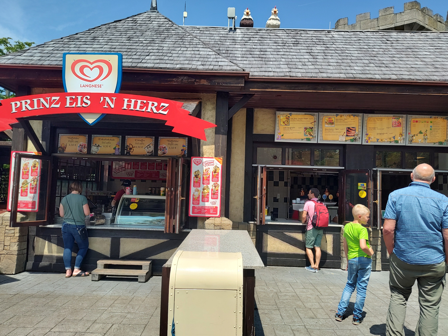 Where & What to Eat at Amusement Parks