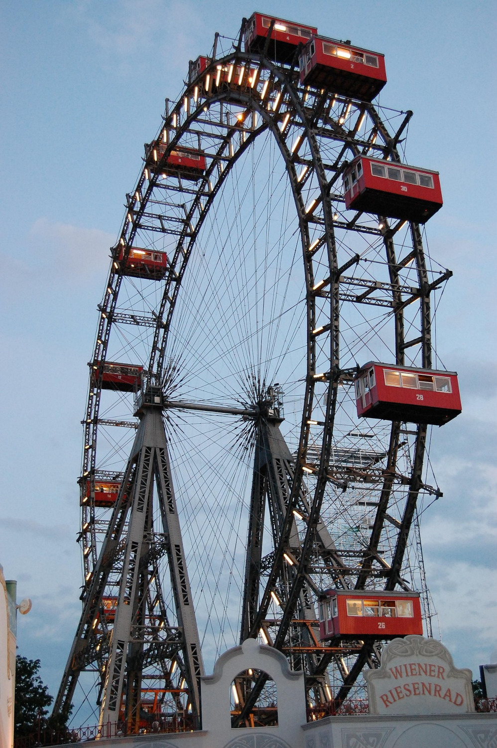Not Just Rides: Smart Amusement Park Planning Guide