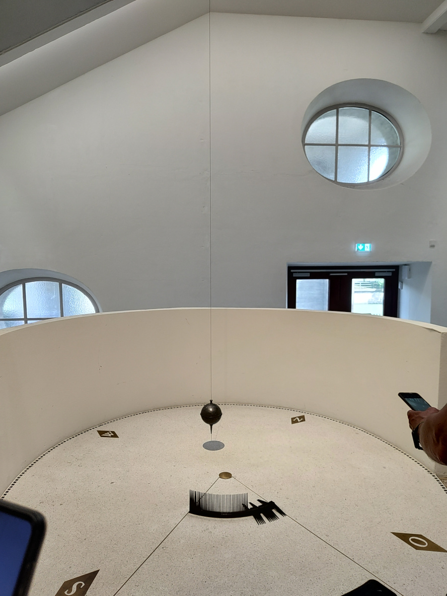 Deutsches Museum - Foucault’s Pendulum: Proof That the Earth Is Spinning