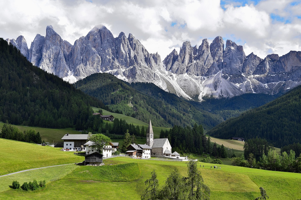 Challenge yourself with the ultimate list of Europe travel trivia questions by category. From famous cities to hidden gems, how many answers can you get right?