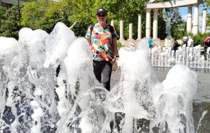 Budapest walking tour - Liberty Square (Szabadság tér) - interactive fountain