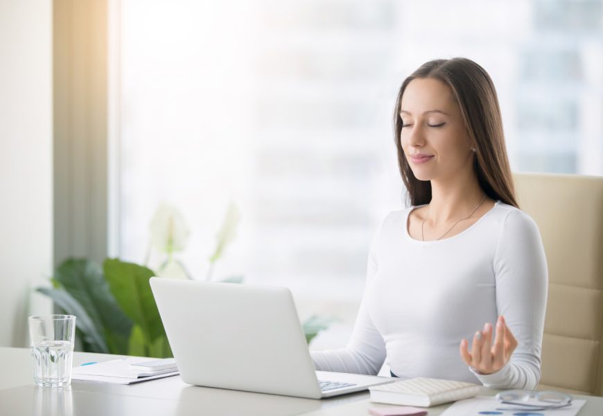 Feeling Mentally Overwhelmed? Here’s How to De-Clutter Your Mind, Backed by Science
