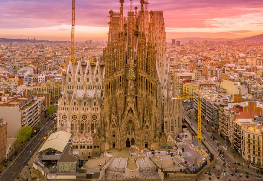 100 Incredible Things to See in Spain: Famous Landmarks, Hidden Gems, and Unforgettable Places