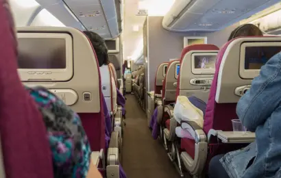 This Mid-Flight Promo Stunt Is Everywhere – and It’s Triggering Outrage, Health Warnings, and a Heated Debate About What’s Acceptable on Planes