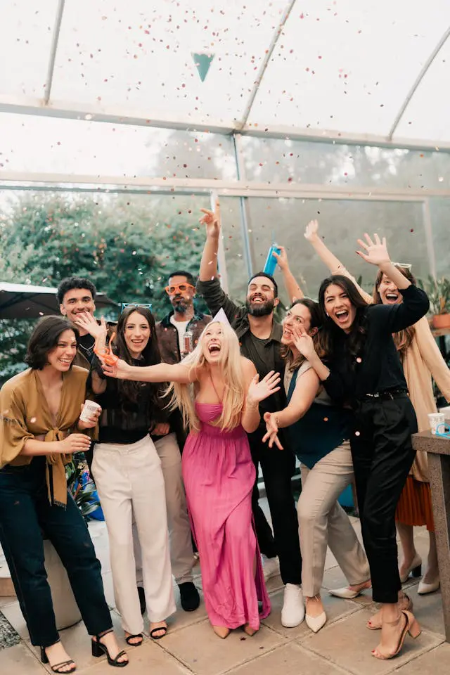 how to understand unspoken social cues. how to read social dynamics quickly