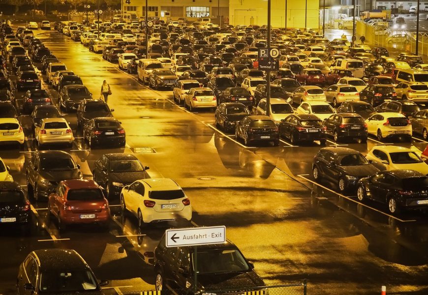 People Are Flying Home to Discover Their Cars Are Gone – And the Nightmare Begins